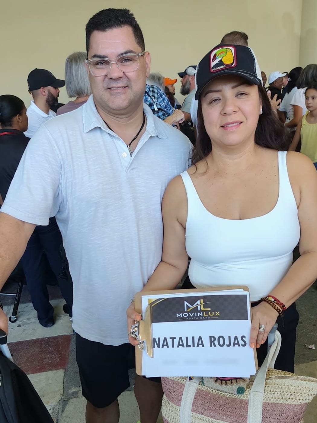 Couple met at the Punta Cana terminal with a Movinlux name board